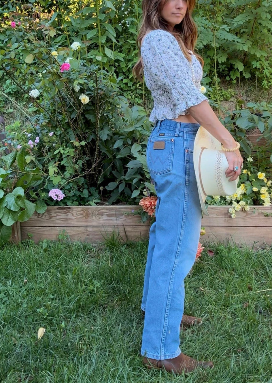 Smocked Prairie Crop Top – Vintage-Inspired Floral