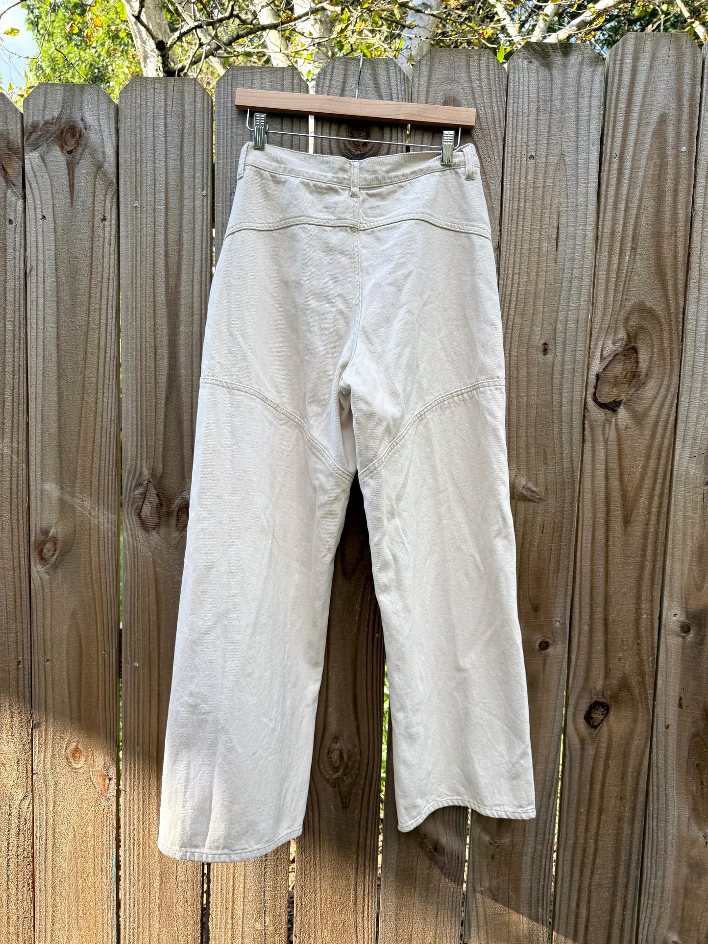 Carpenter-Inspired Wide Leg Jeans / Cream