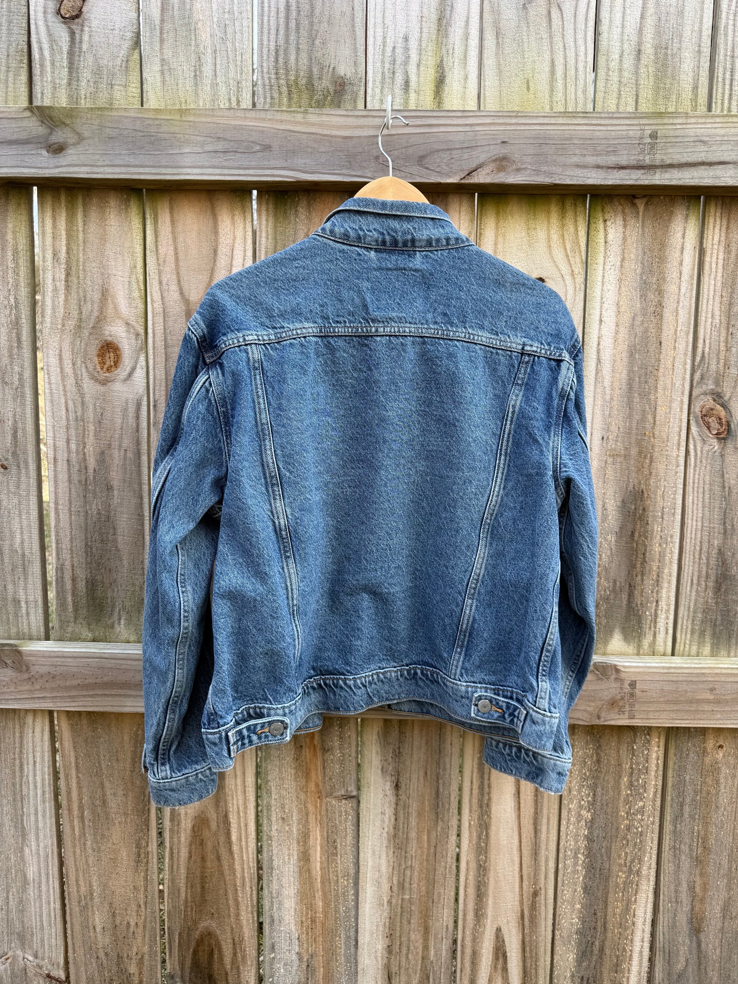 Levi’s Distressed Denim Trucker Jacket Medium Wash Size M