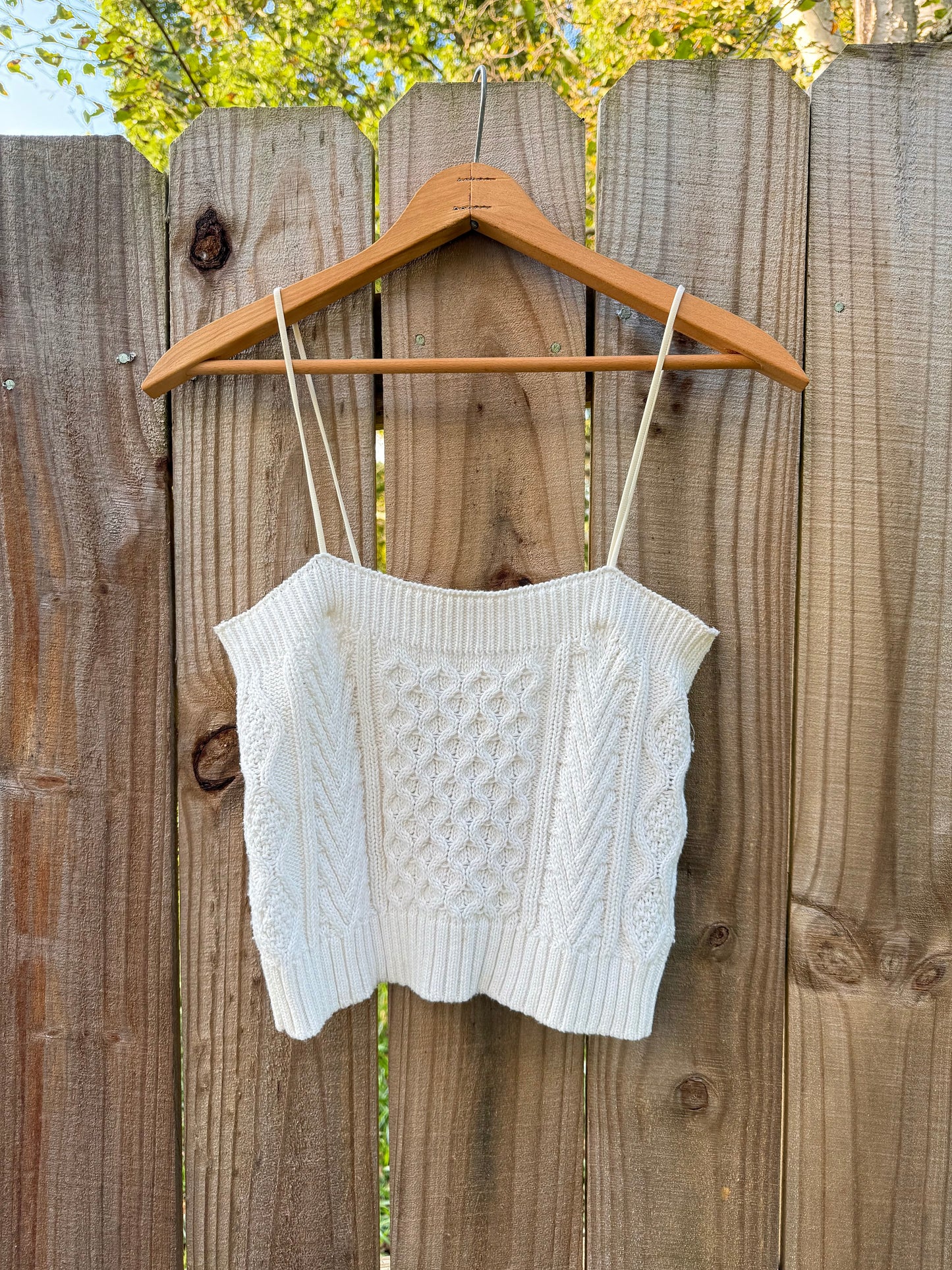 HONEYCOMB CREAM KNIT CABLE CAMI TOP