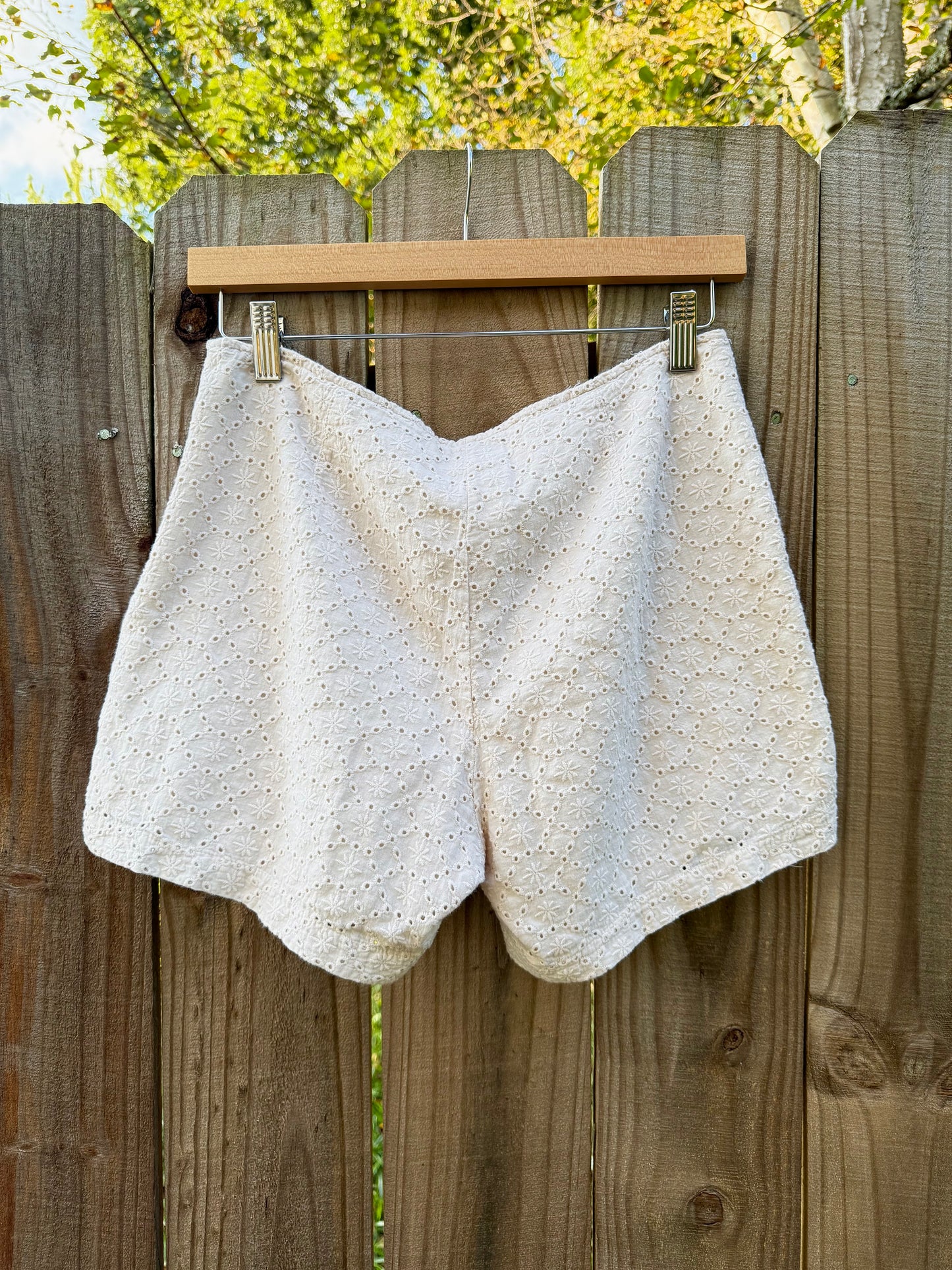 EYELET EMBROIDERED SHORTS — CREAM
