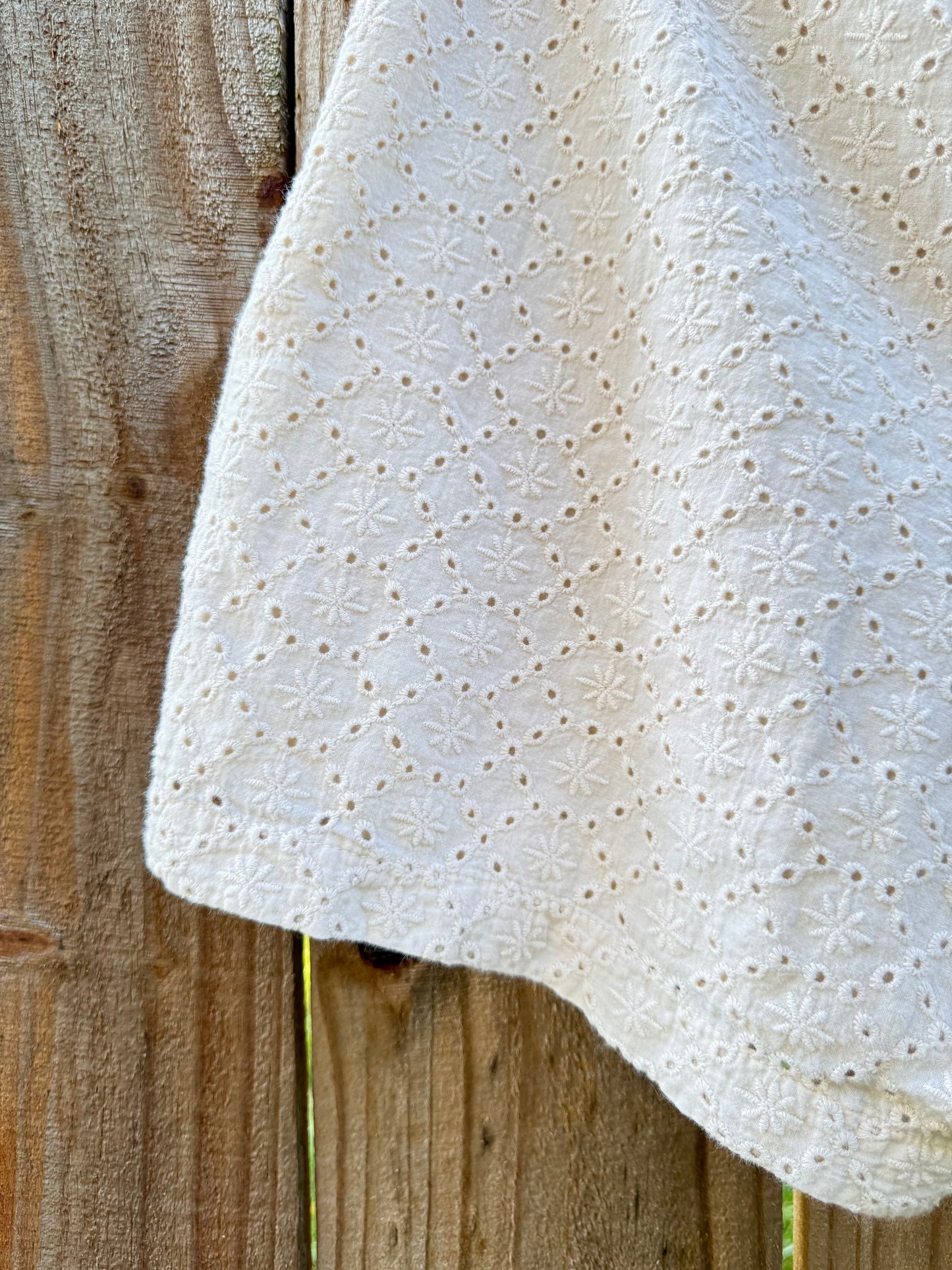 EYELET EMBROIDERED SHORTS — CREAM