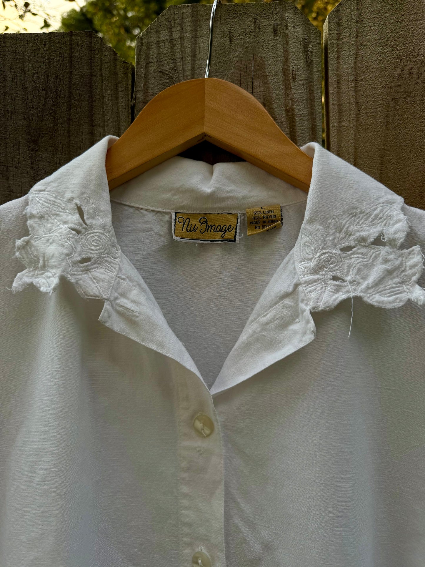 VINTAGE EMBROIDERED BUTTON-DOWN BLOUSE — WHITE