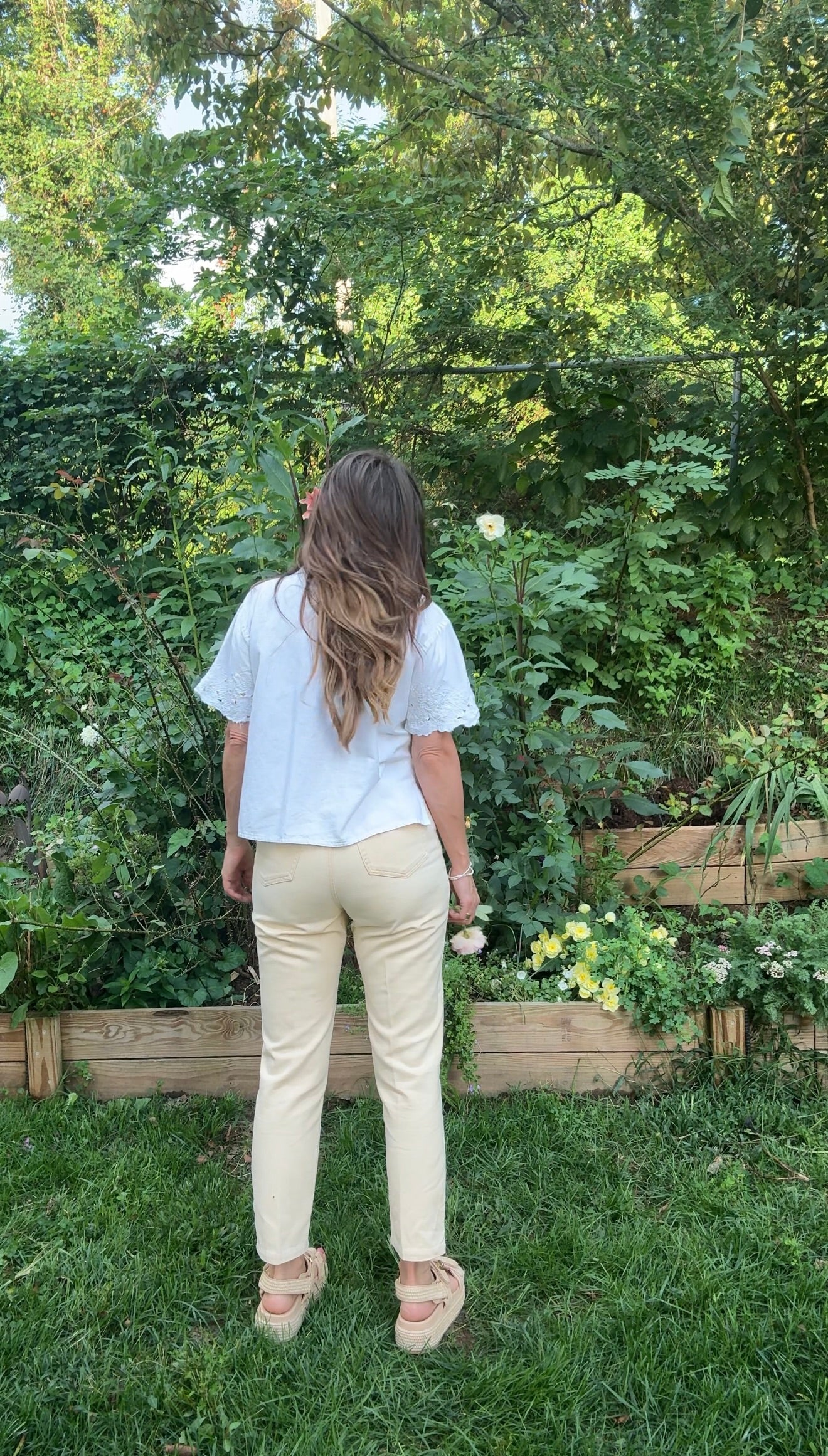 VINTAGE LIZ CLAIBORNE FADED YELLOW HIGH-RISE JEANS — 90s