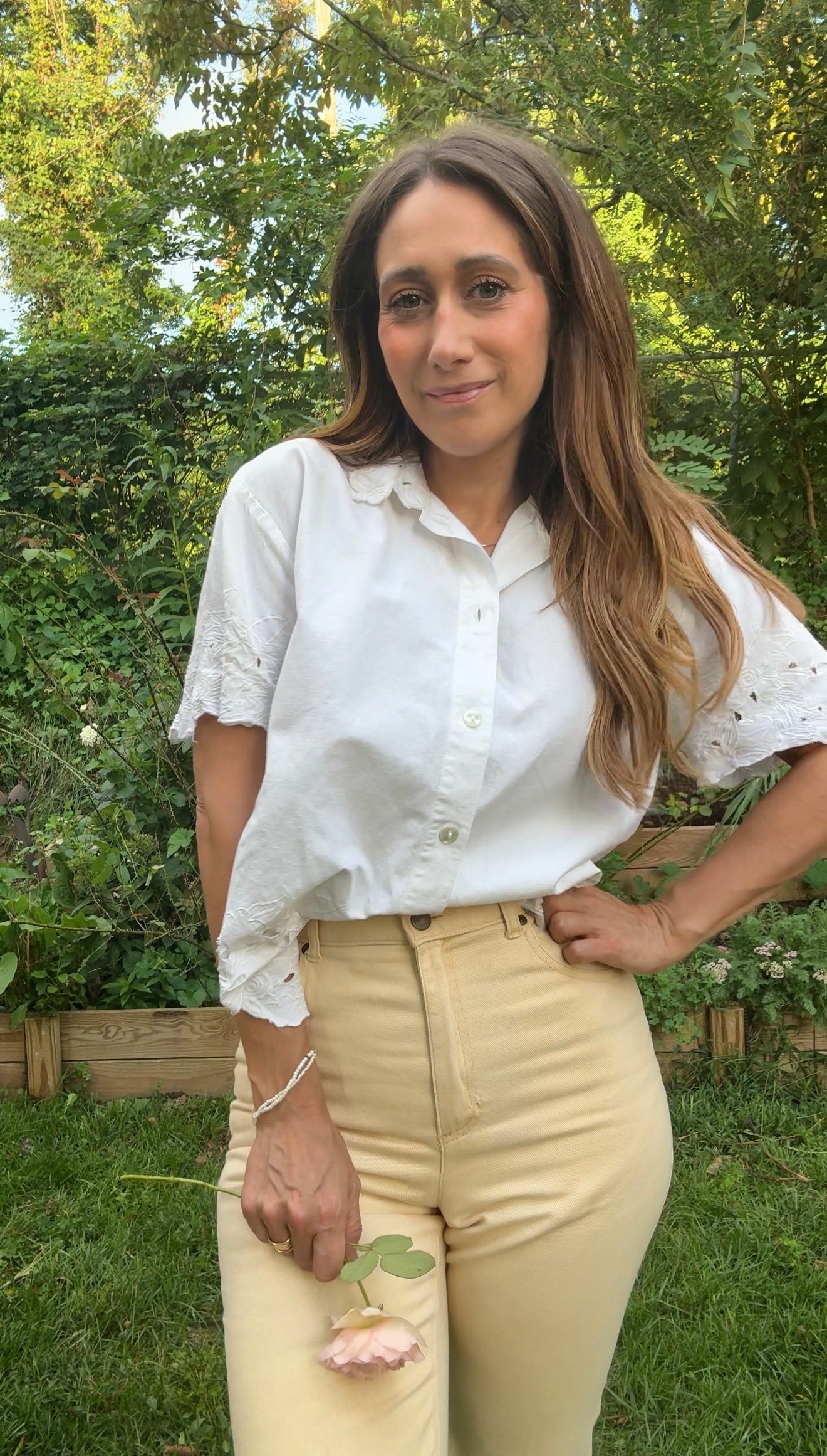VINTAGE EMBROIDERED BUTTON-DOWN BLOUSE — WHITE