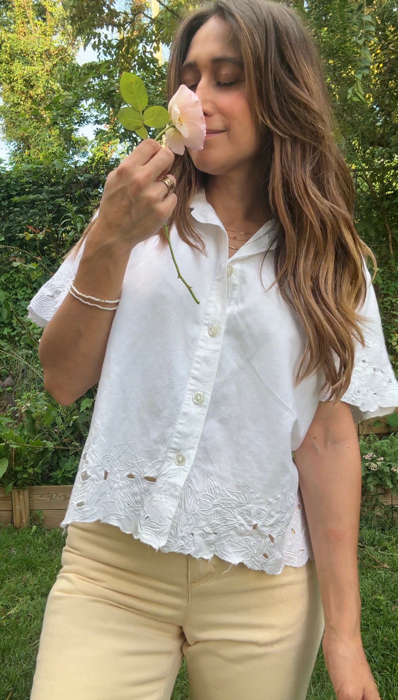 VINTAGE EMBROIDERED BUTTON-DOWN BLOUSE — WHITE