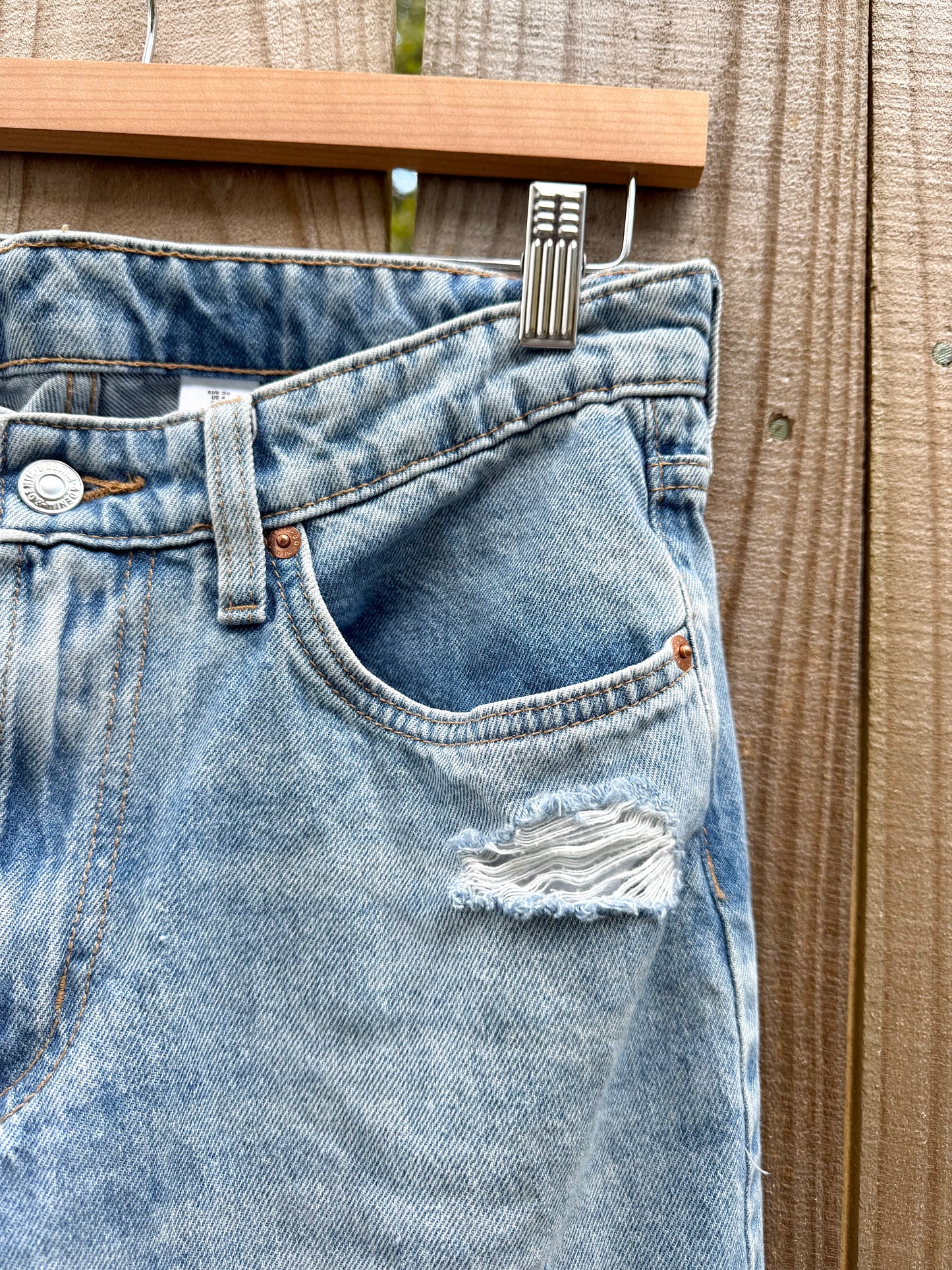 Low Waist Baggy Distressed Denim – Light Wash