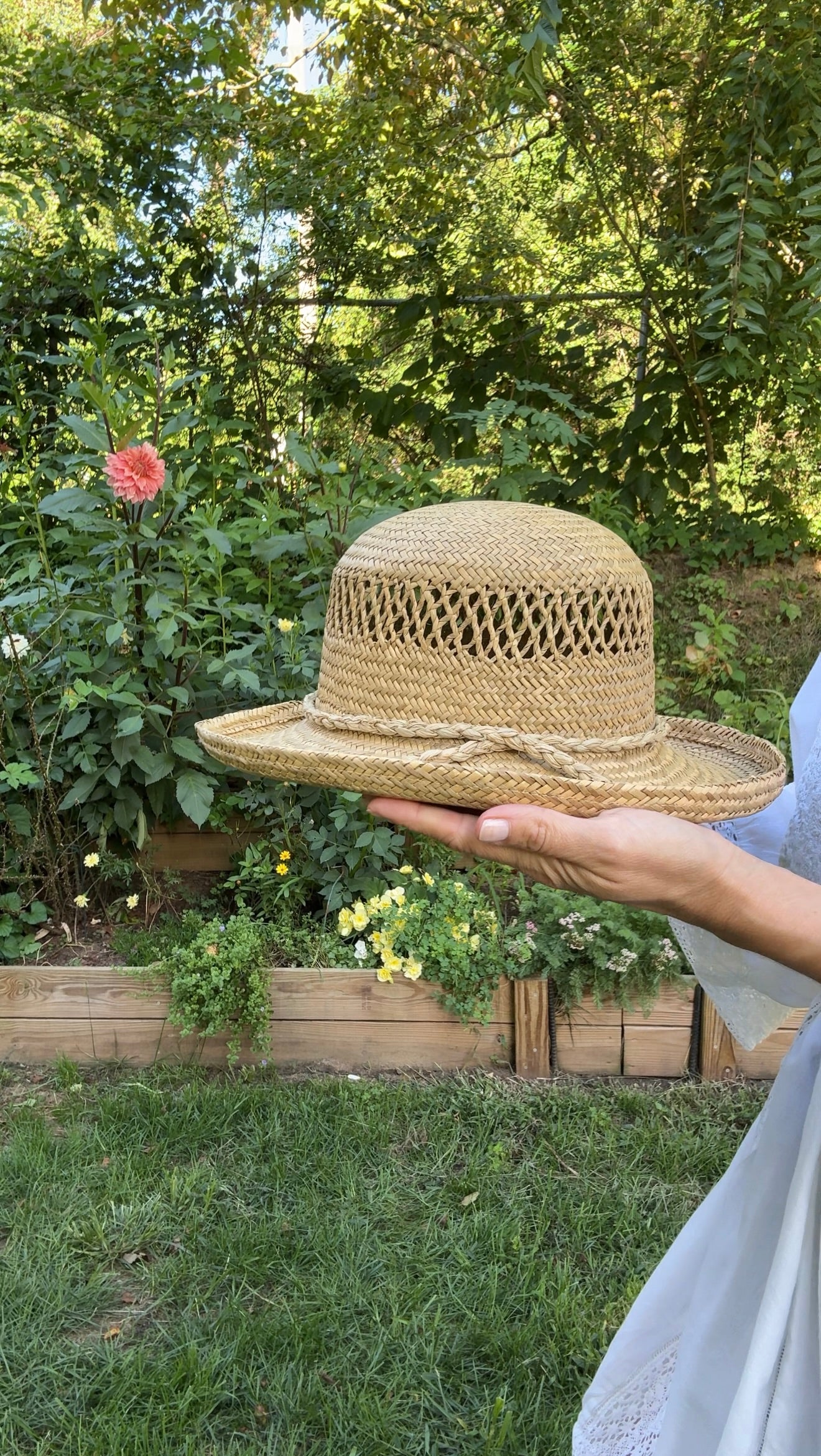 Wide Brim Vintage Ventilated Straw Hat