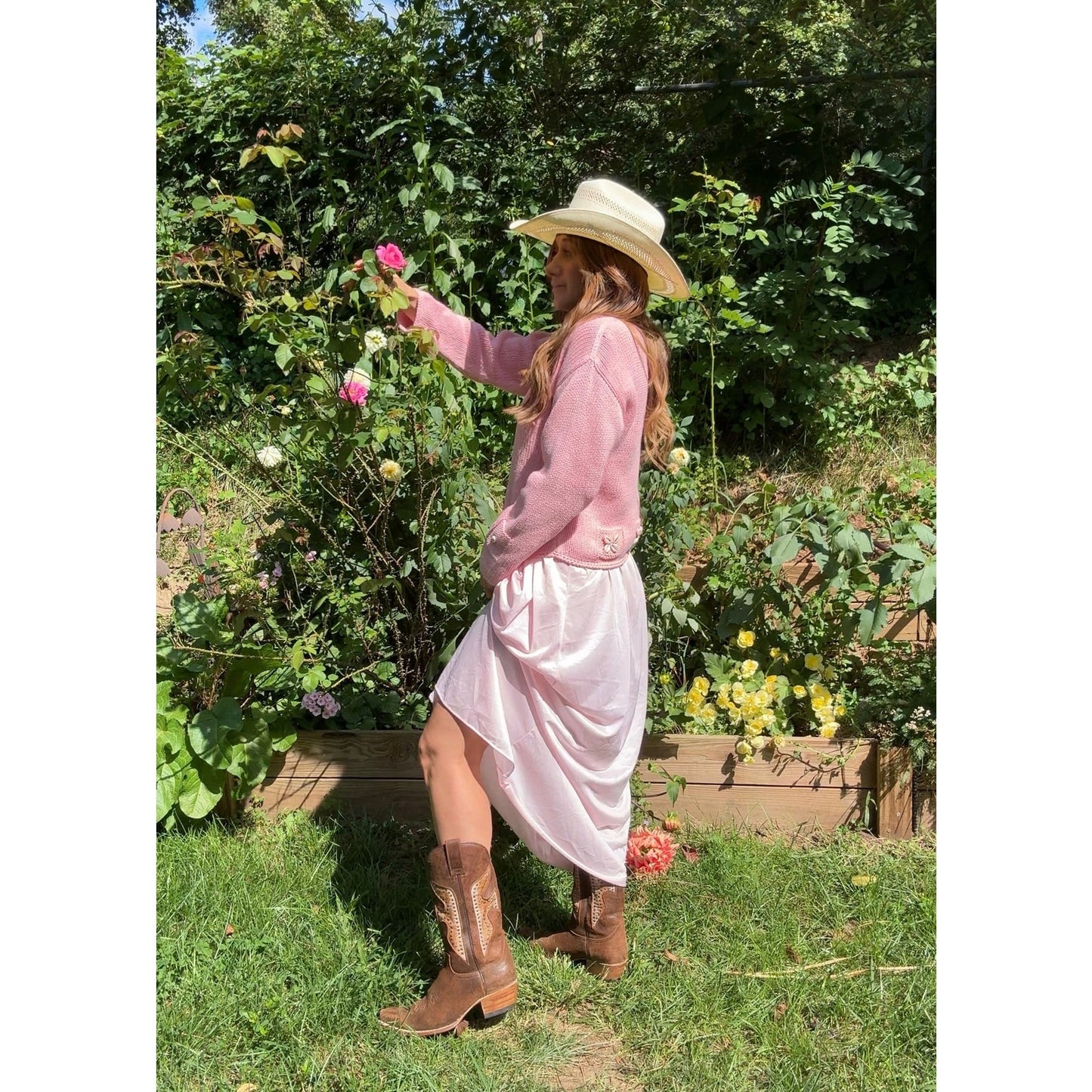 Cowrie Shell Knit Sweater — Bubblegum Pink 90s Surf / Coastal Cowboy