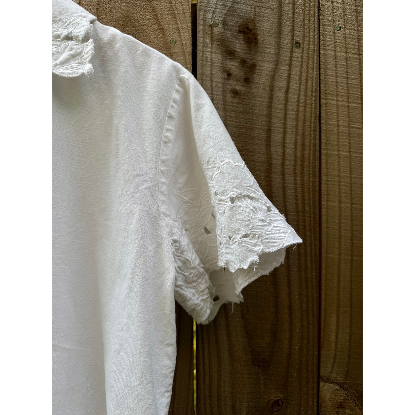 VINTAGE EMBROIDERED BUTTON-DOWN BLOUSE — WHITE