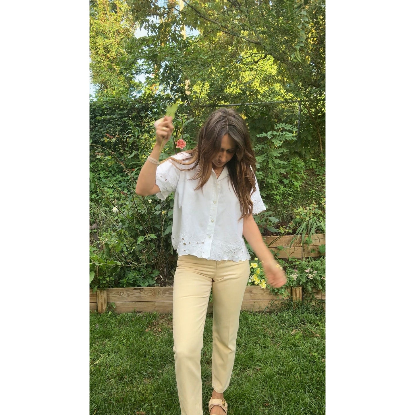 VINTAGE EMBROIDERED BUTTON-DOWN BLOUSE — WHITE