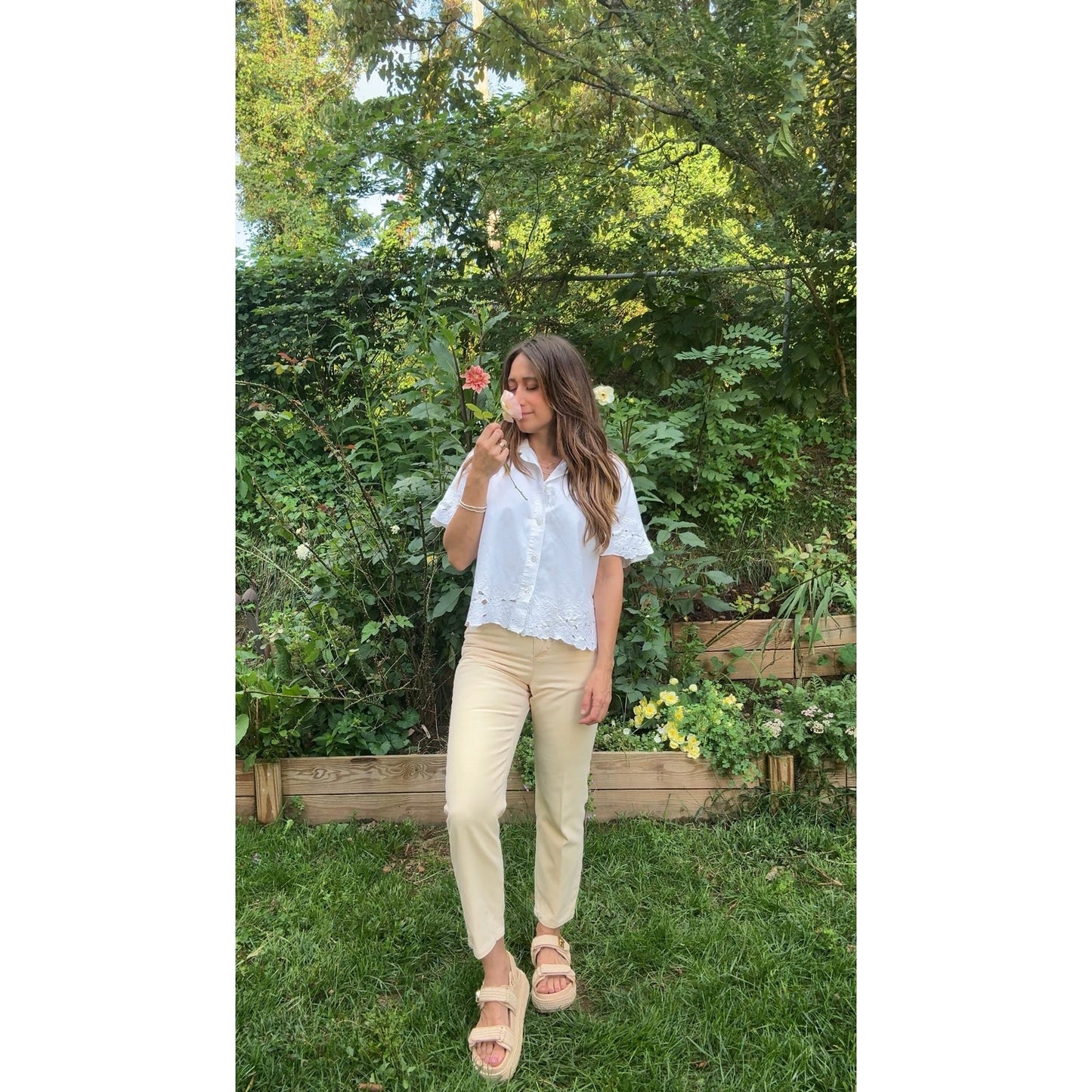 VINTAGE EMBROIDERED BUTTON-DOWN BLOUSE — WHITE