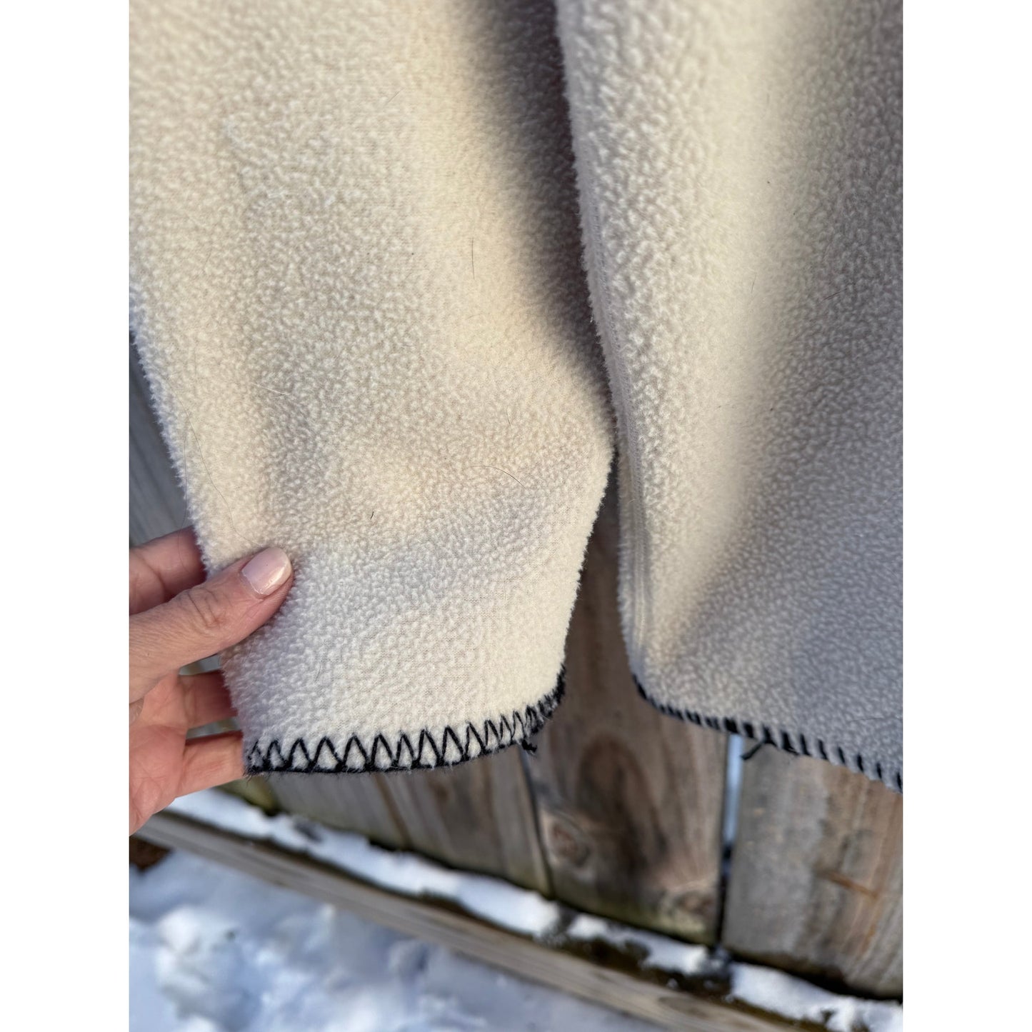 MWG Canada Fleece Mock Neck Pullover Cream Contrast Stitch – XL