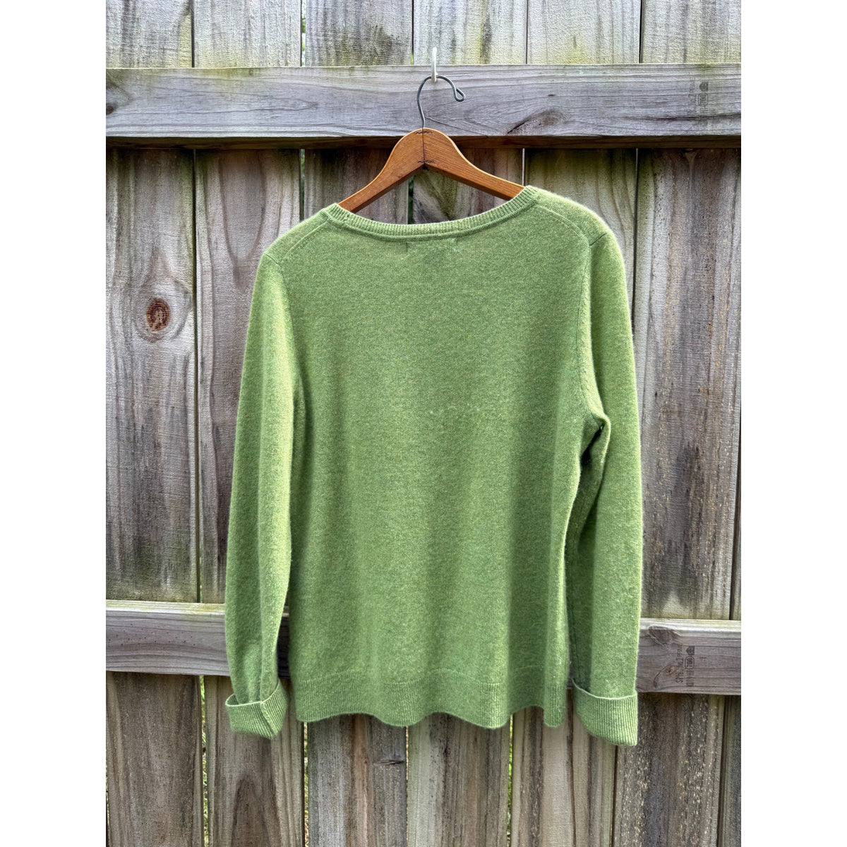 Tahari Cashmere Crewneck Sweater | Moss Green 100% Cashmere Knit