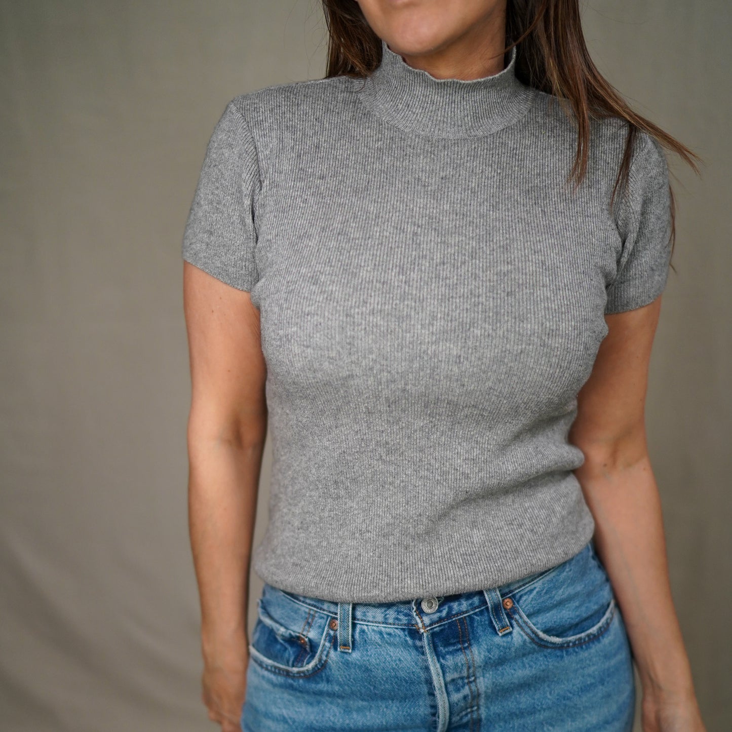 Vintage Gray Ribbed Mock Neck Short Sleeve Top