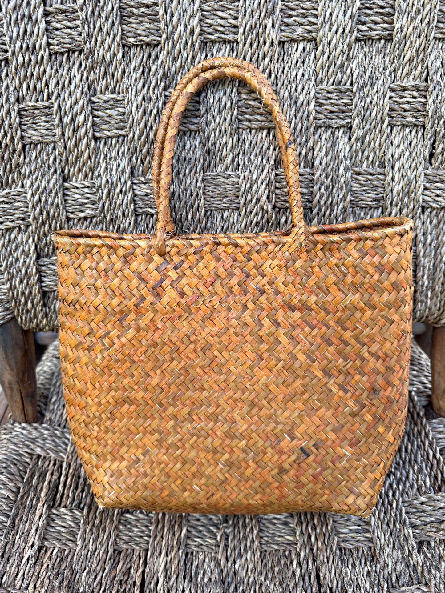 Vintage 70s Handwoven Basket Tote Bag / Market Tote