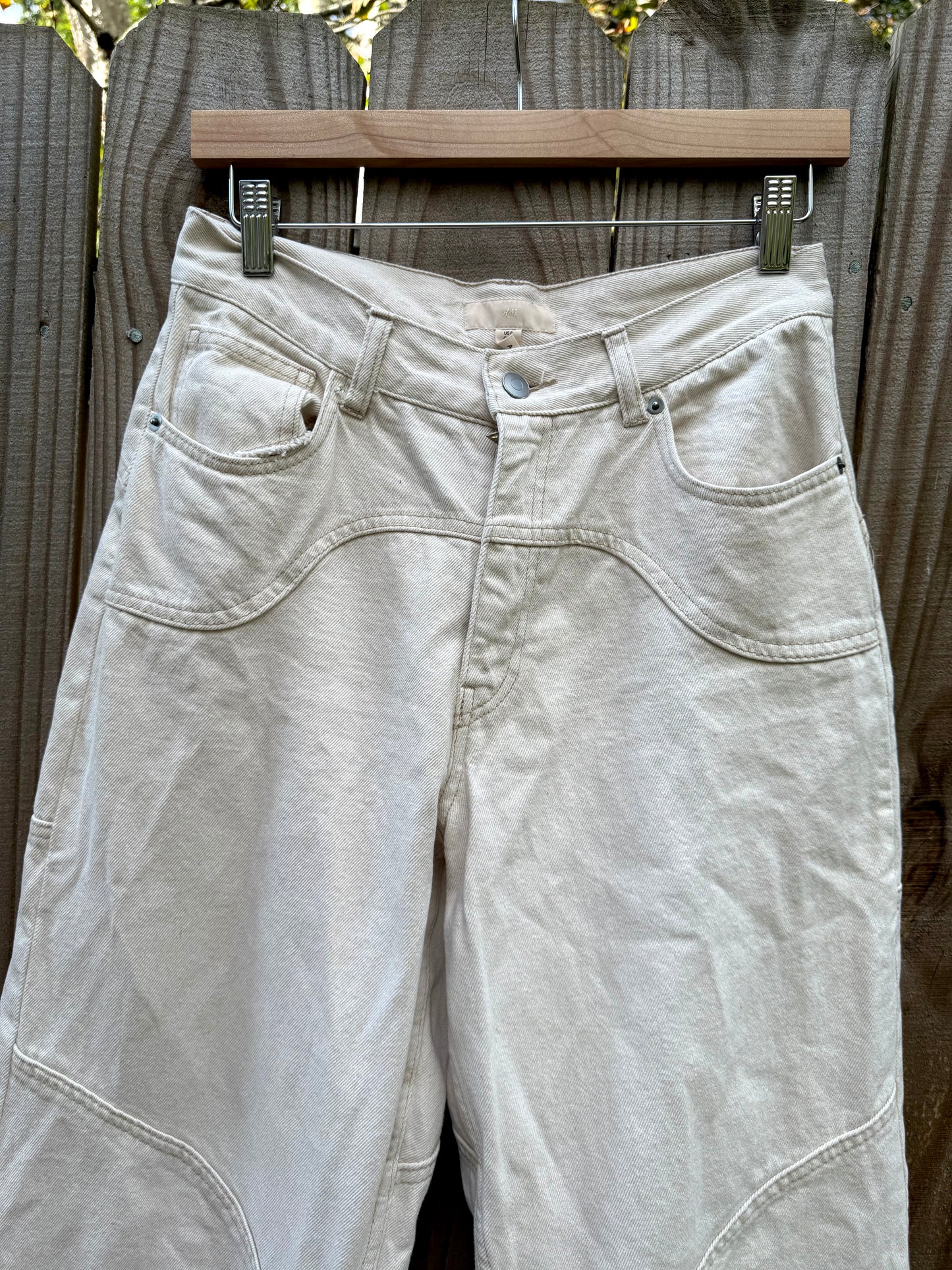 Carpenter-Inspired Wide Leg Jeans / Cream