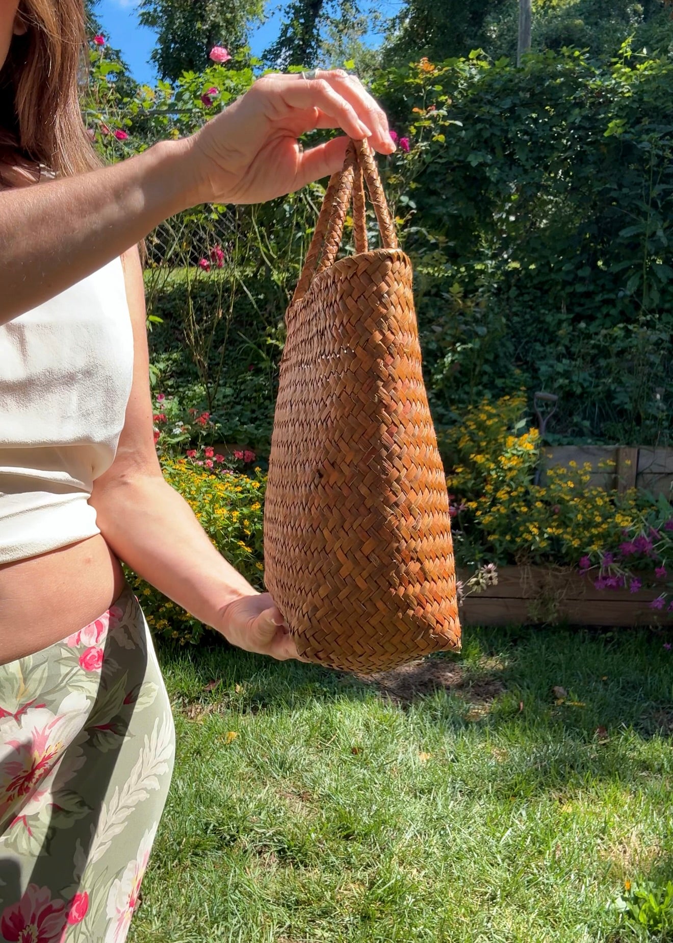 Vintage 70s Handwoven Basket Tote Bag / Market Tote