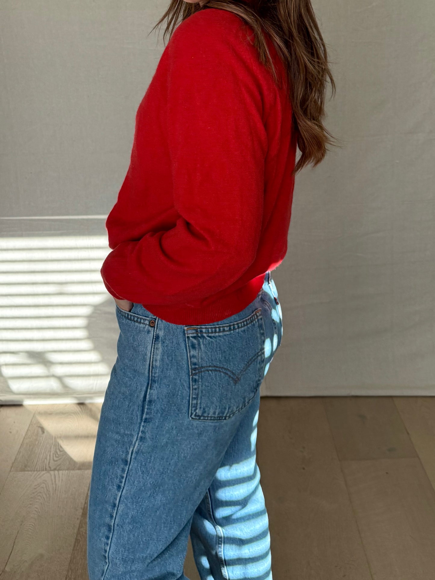 Red Cashmere Crewneck – Vintage Street Style Staple