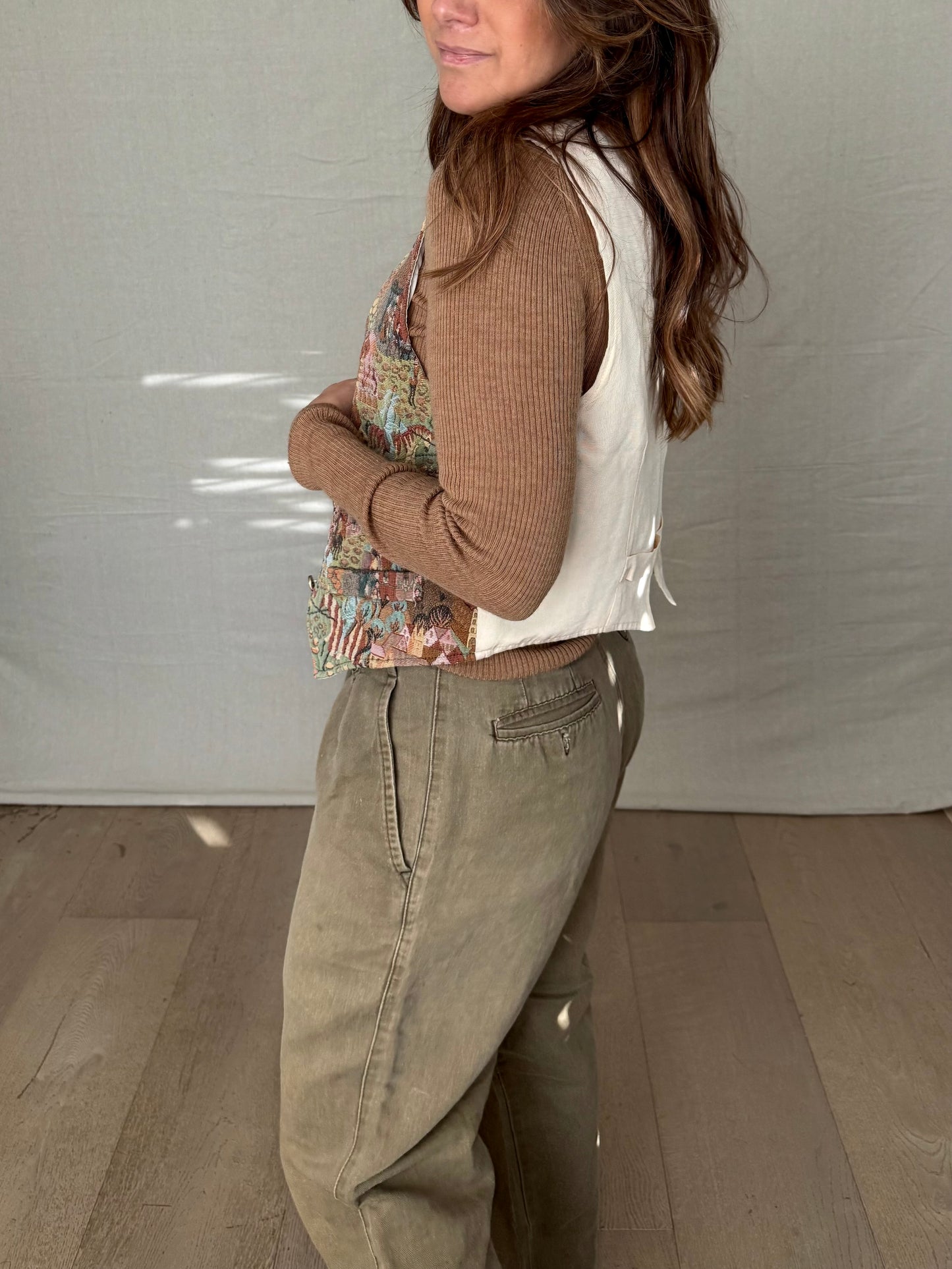 Vintage Tapestry Vest – Fitted 90s Cool Girl Layer