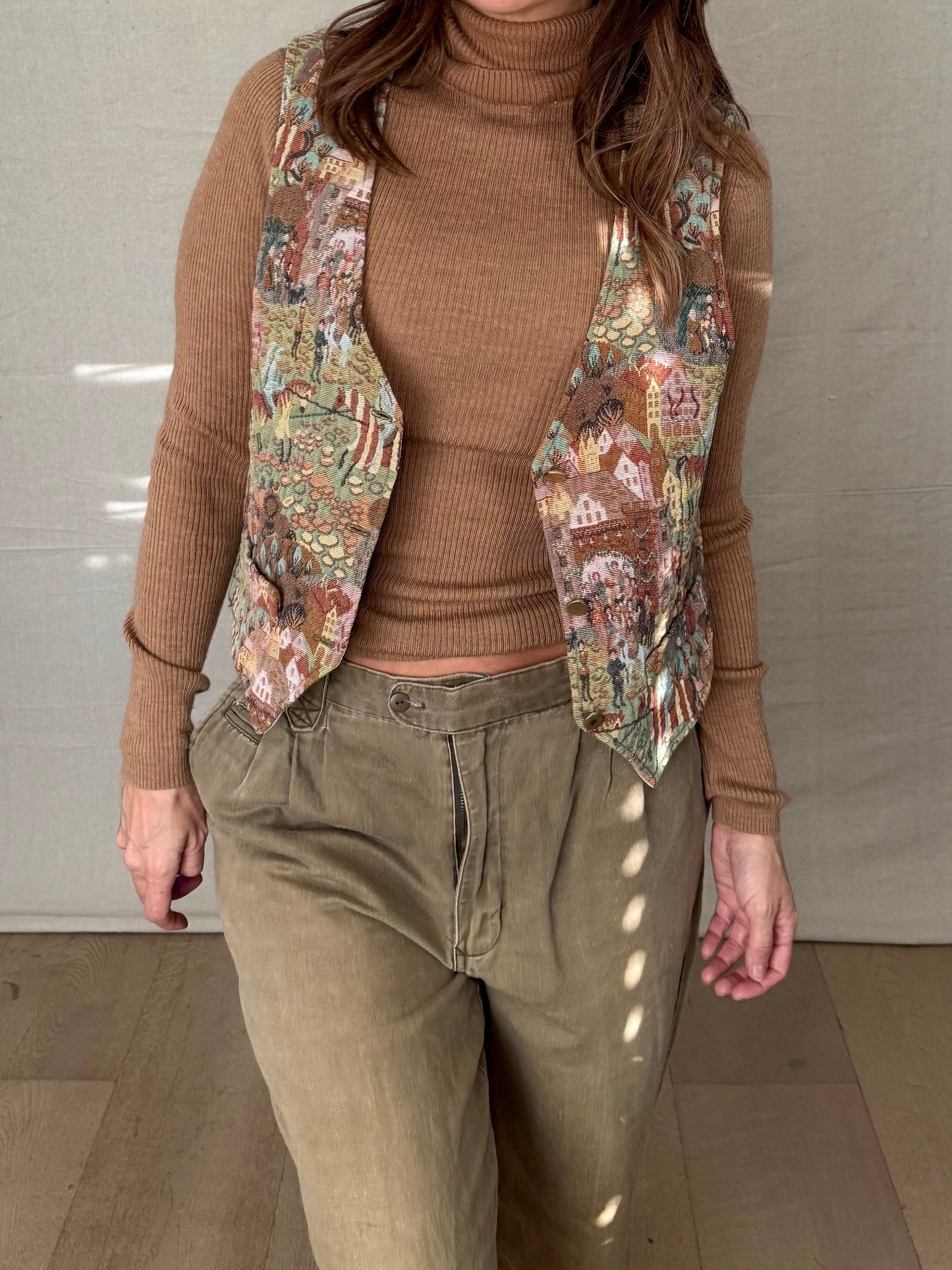 Vintage Tapestry Vest – Fitted 90s Cool Girl Layer