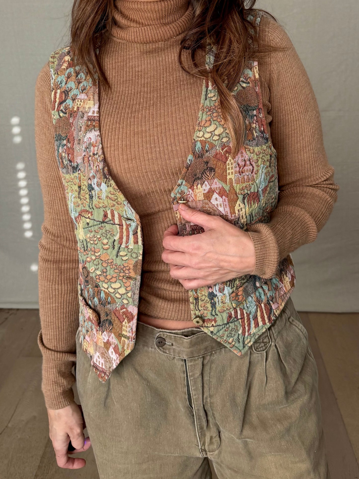 Vintage Tapestry Vest – Fitted 90s Cool Girl Layer