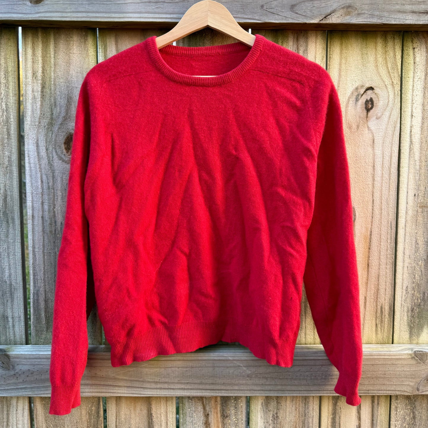 Red Cashmere Crewneck – Vintage Street Style Staple