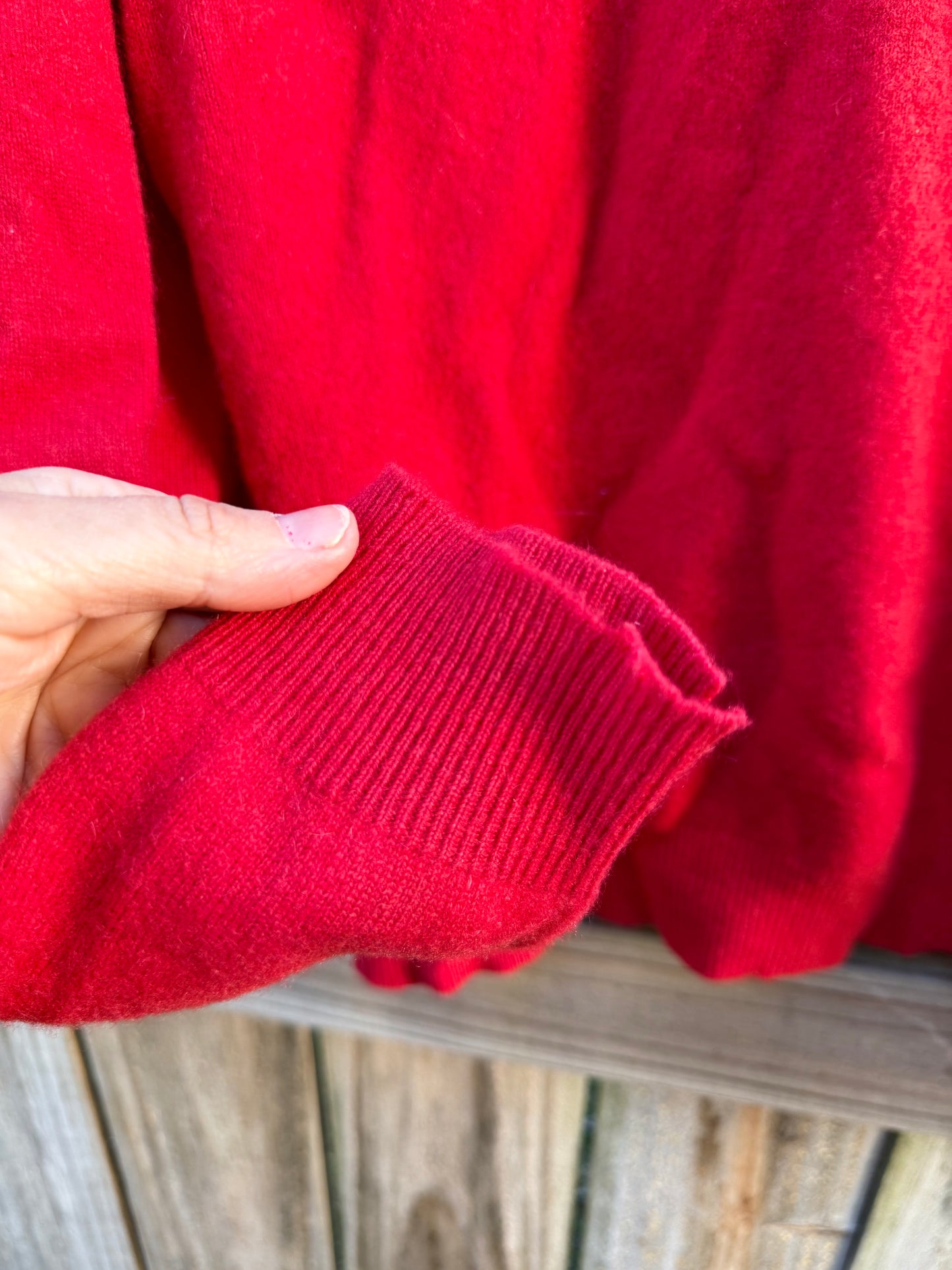 Red Cashmere Crewneck – Vintage Street Style Staple