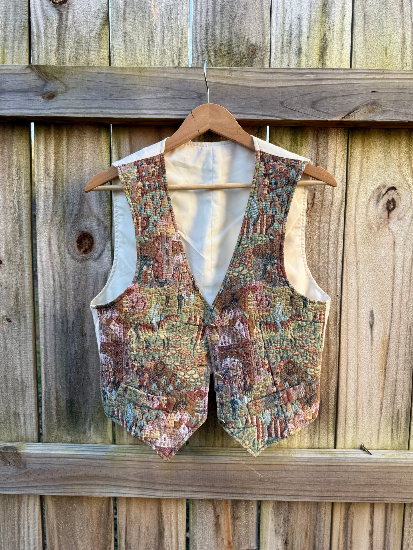 Vintage Tapestry Vest – Fitted 90s Cool Girl Layer