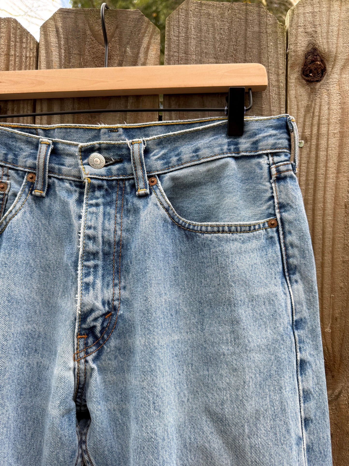 Vintage Levi’s 550 Relaxed Taper Jeans – Mid Wash, Made in USA