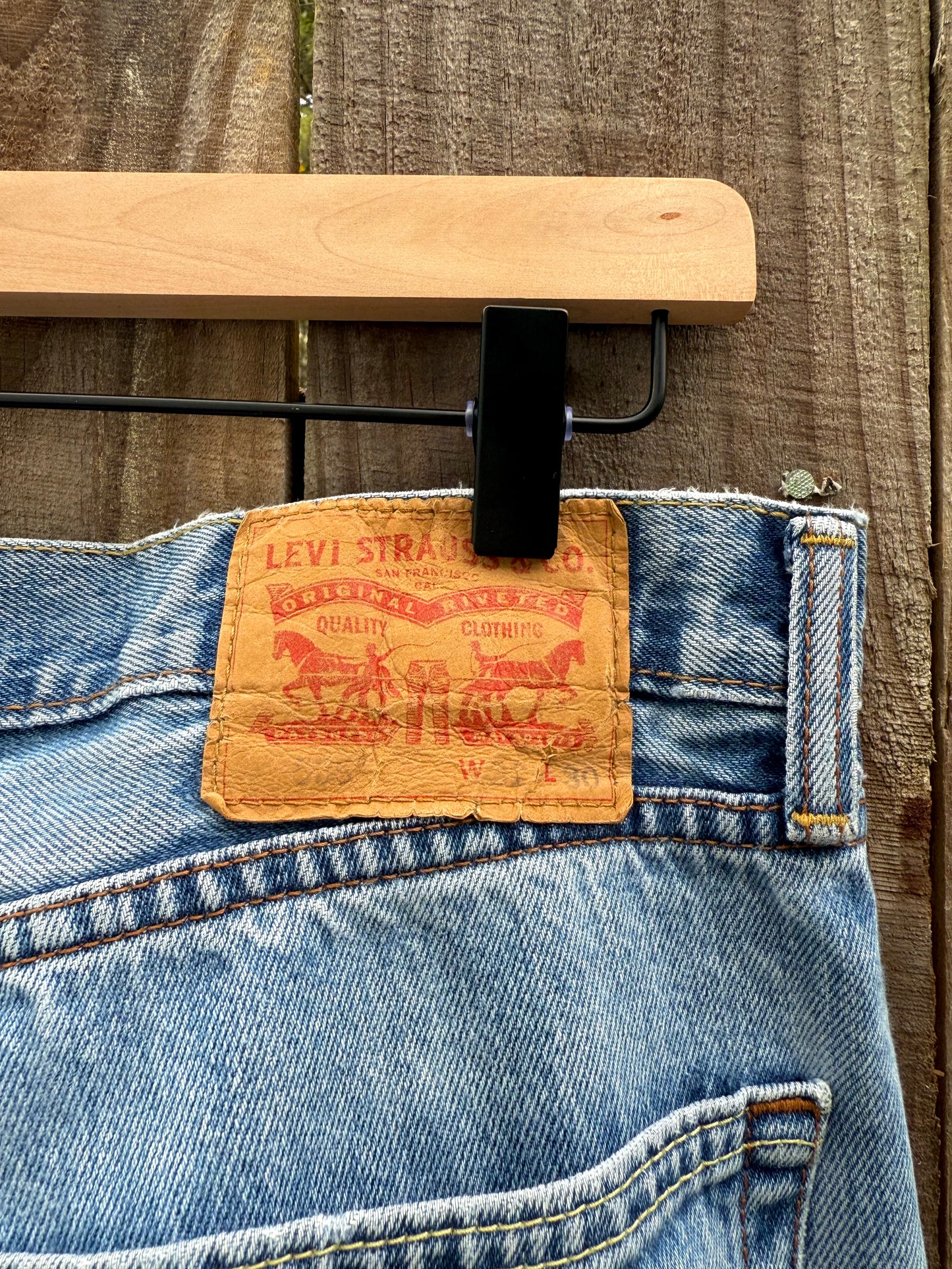 Vintage Levi’s 550 Relaxed Taper Jeans – Mid Wash, Made in USA