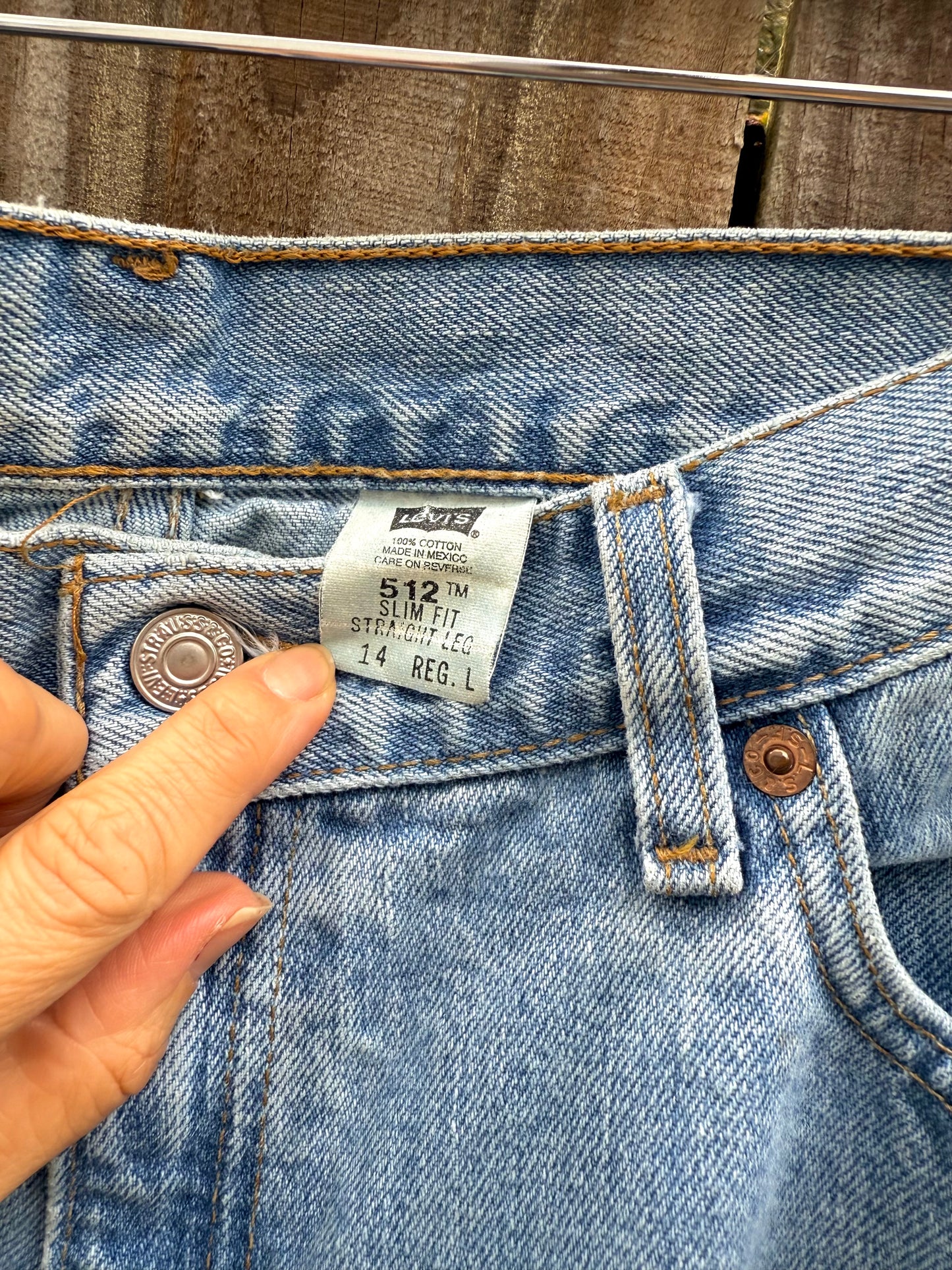 90s Vintage Levi’s Straight Leg Jeans – Light Wash (512)