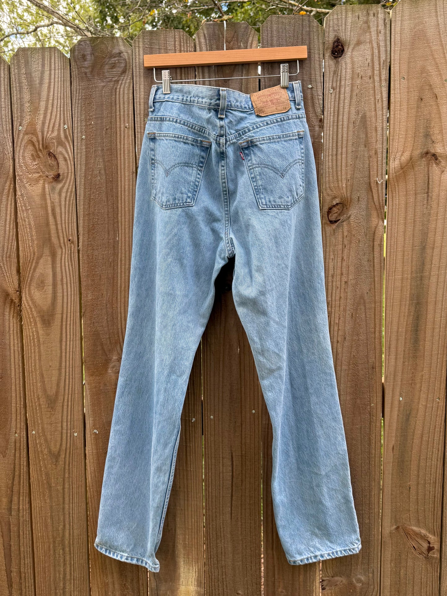 90s Vintage Levi’s Straight Leg Jeans – Light Wash (512)