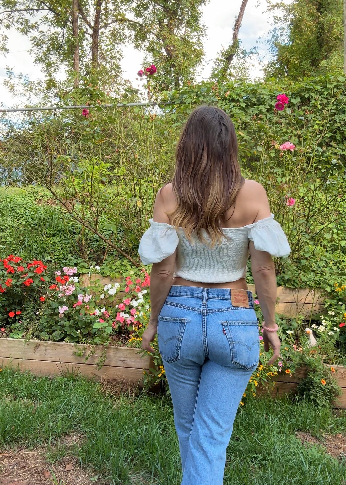 Vintage Levi’s 550 Relaxed Taper Jeans – Mid Wash, Made in USA