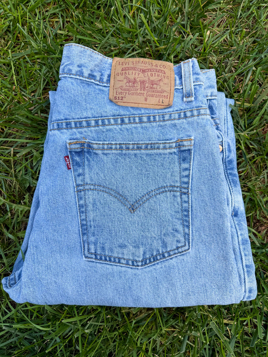90s Vintage Levi’s Straight Leg Jeans – Light Wash (512)