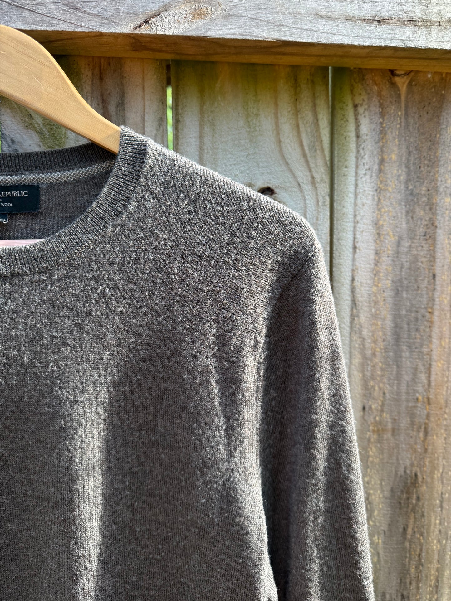 Banana Republic Merino Wool Crewneck Sweater Charcoal Gray Size M