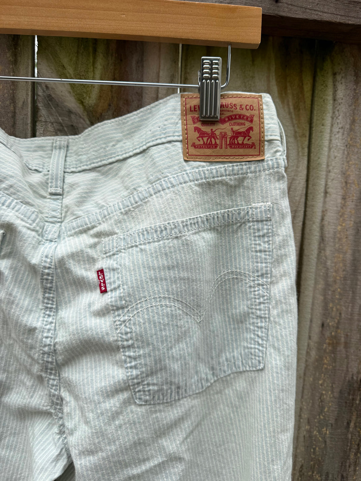 Levi's Boyfriend Stripe Jeans | Blue Railroad Stripe | 29