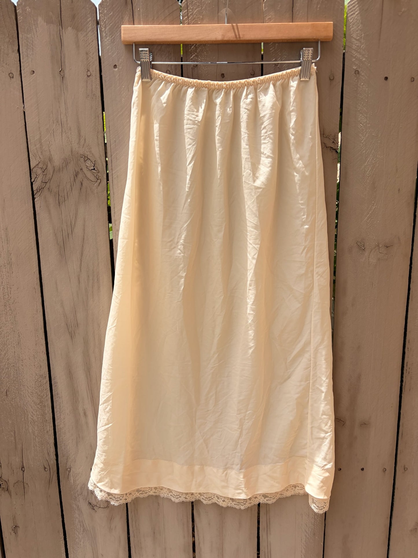 Vintage Butter Cream Lace Half Slip Skirt | Nylon Lingerie Slip