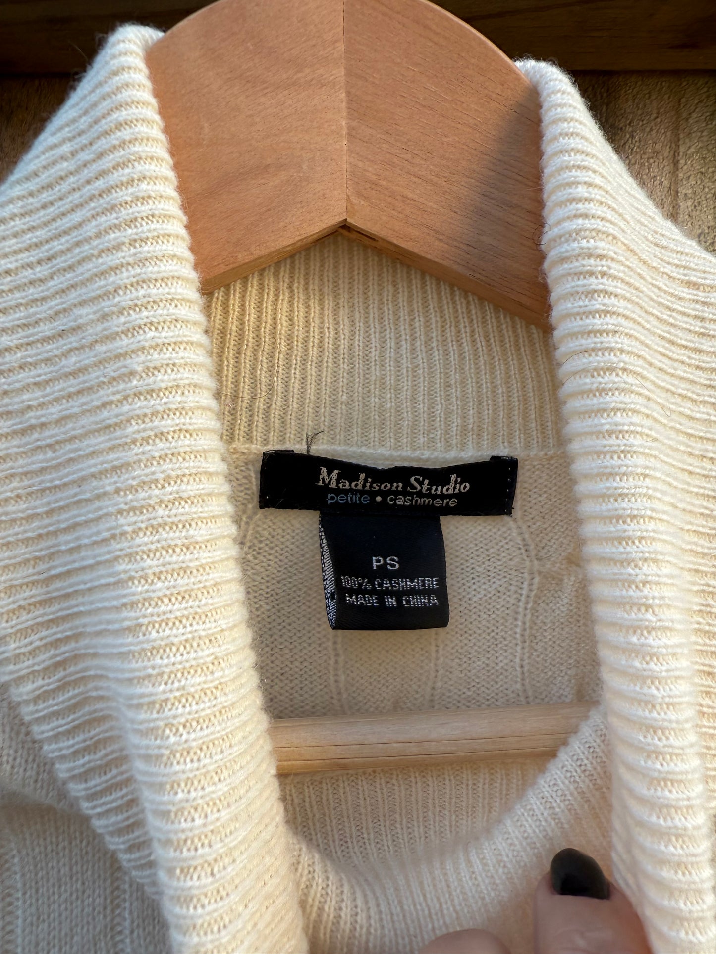 Vintage Classic Cableknit Cream Cashmere Sweater Small