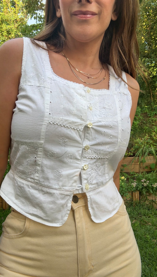VINTAGE PATCHWORK EMBROIDERED COTTON BUTTON-DOWN TANK — WHITE