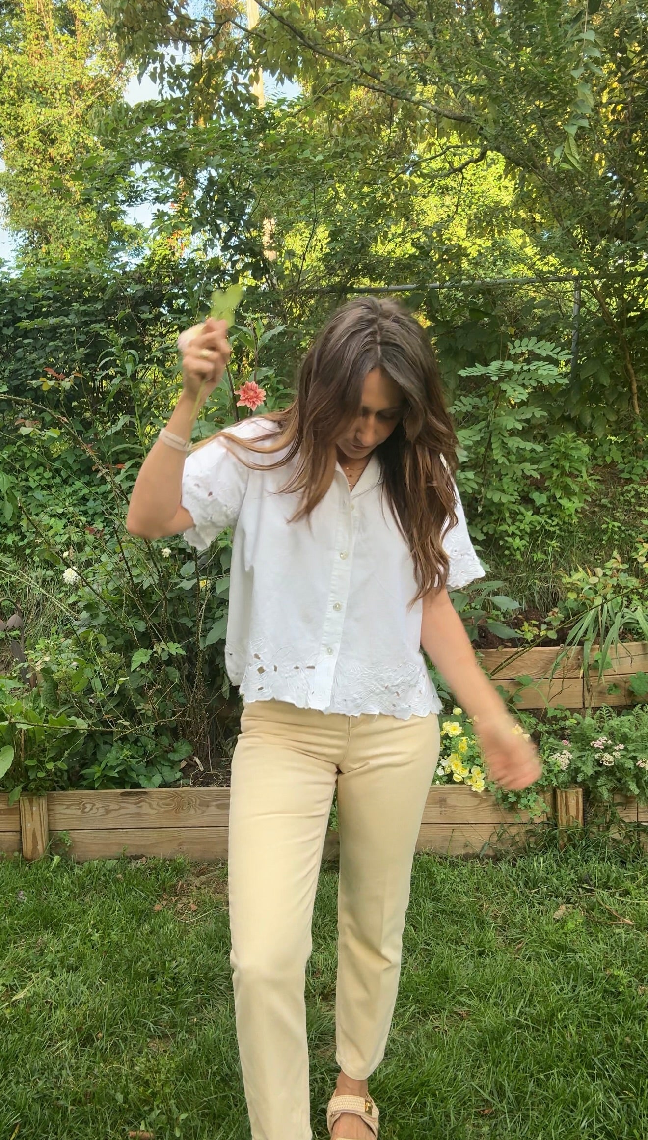 VINTAGE EMBROIDERED BUTTON-DOWN BLOUSE — WHITE