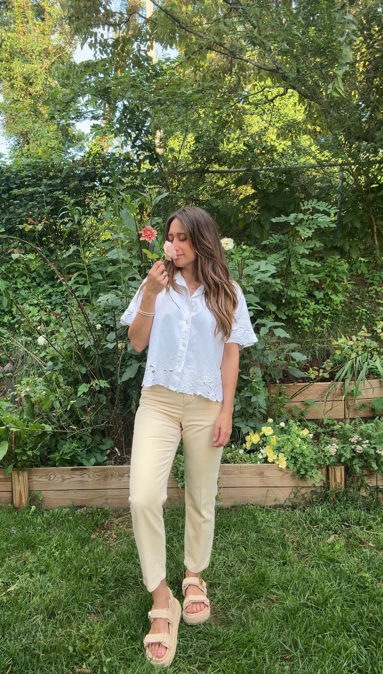 VINTAGE EMBROIDERED BUTTON-DOWN BLOUSE — WHITE
