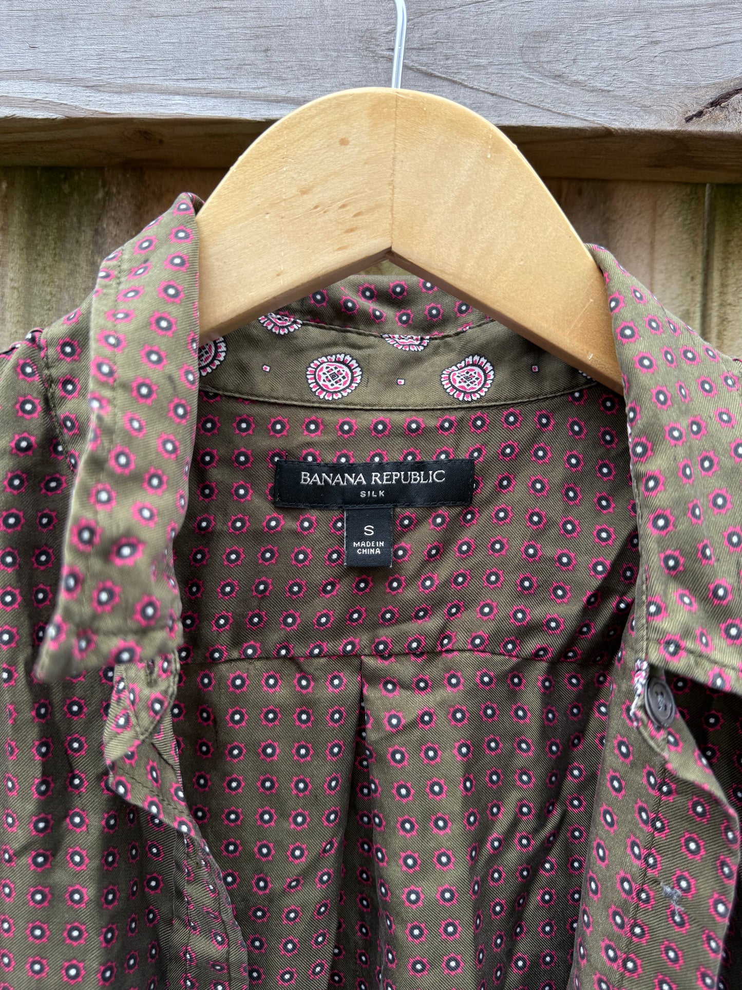 Vintage Banana Republic Silk Geo Print Button-Down Shirt Olive Pink
