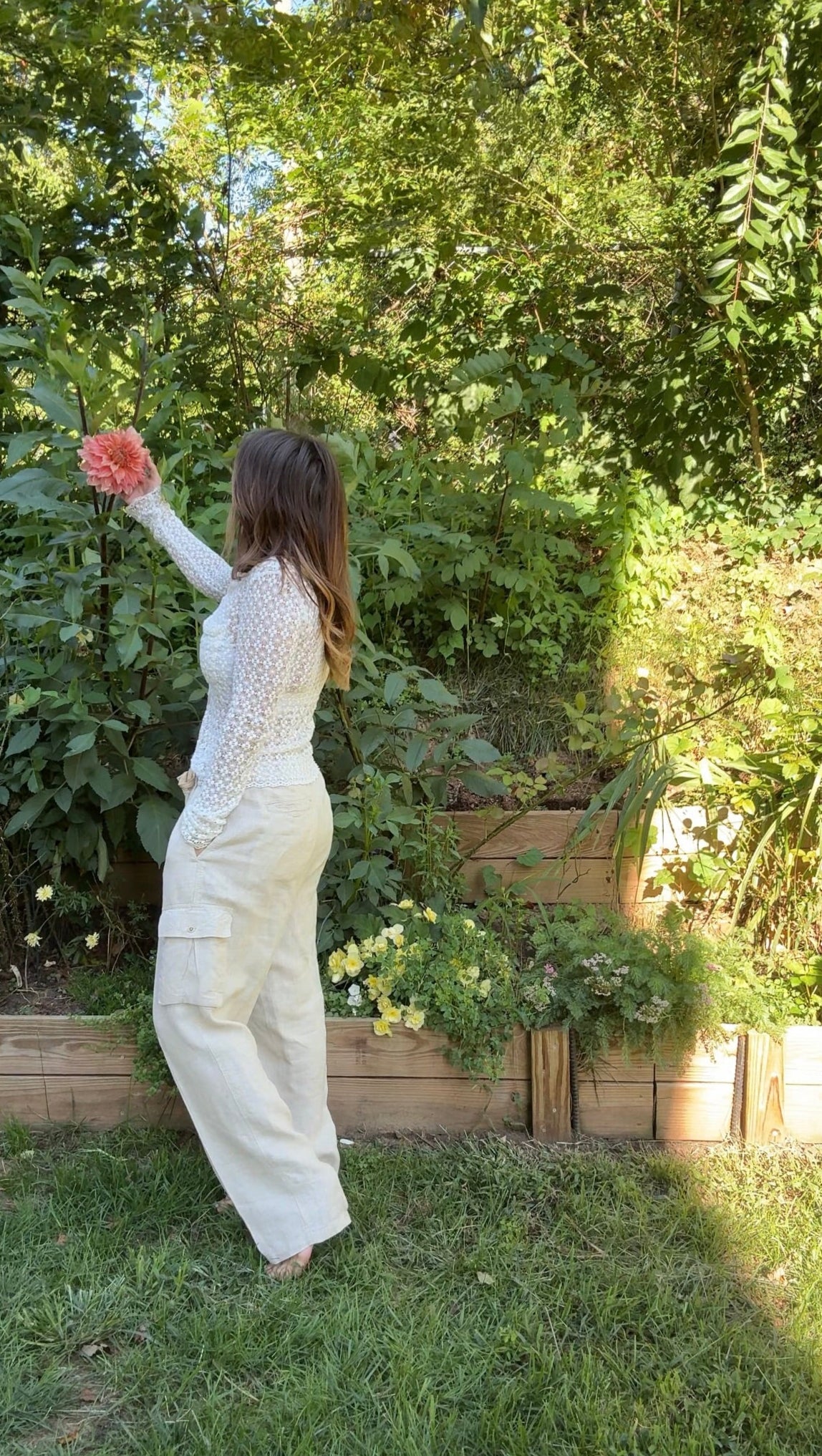 Relaxed Linen Cargo Pants in Washed Natural