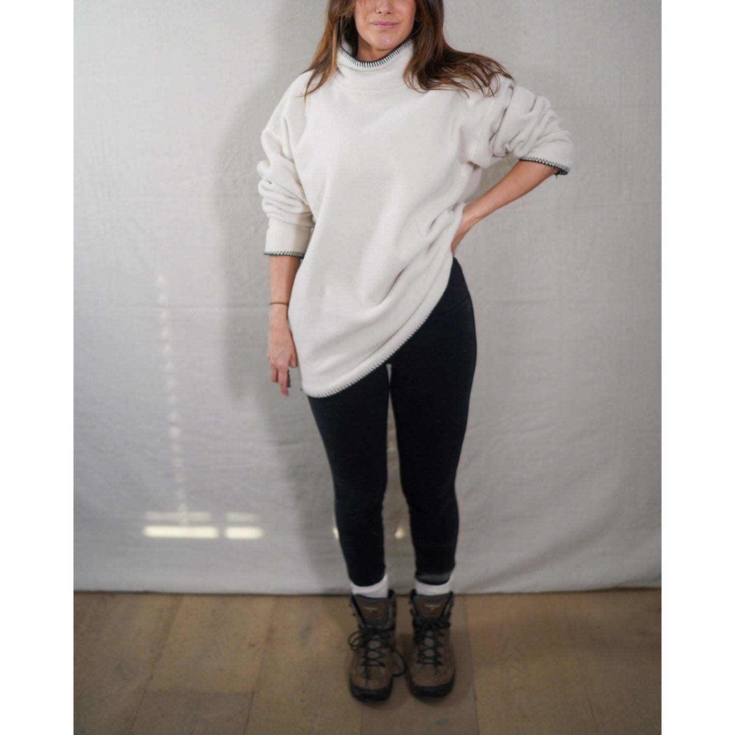 MWG Canada Fleece Mock Neck Pullover Cream Contrast Stitch – XL