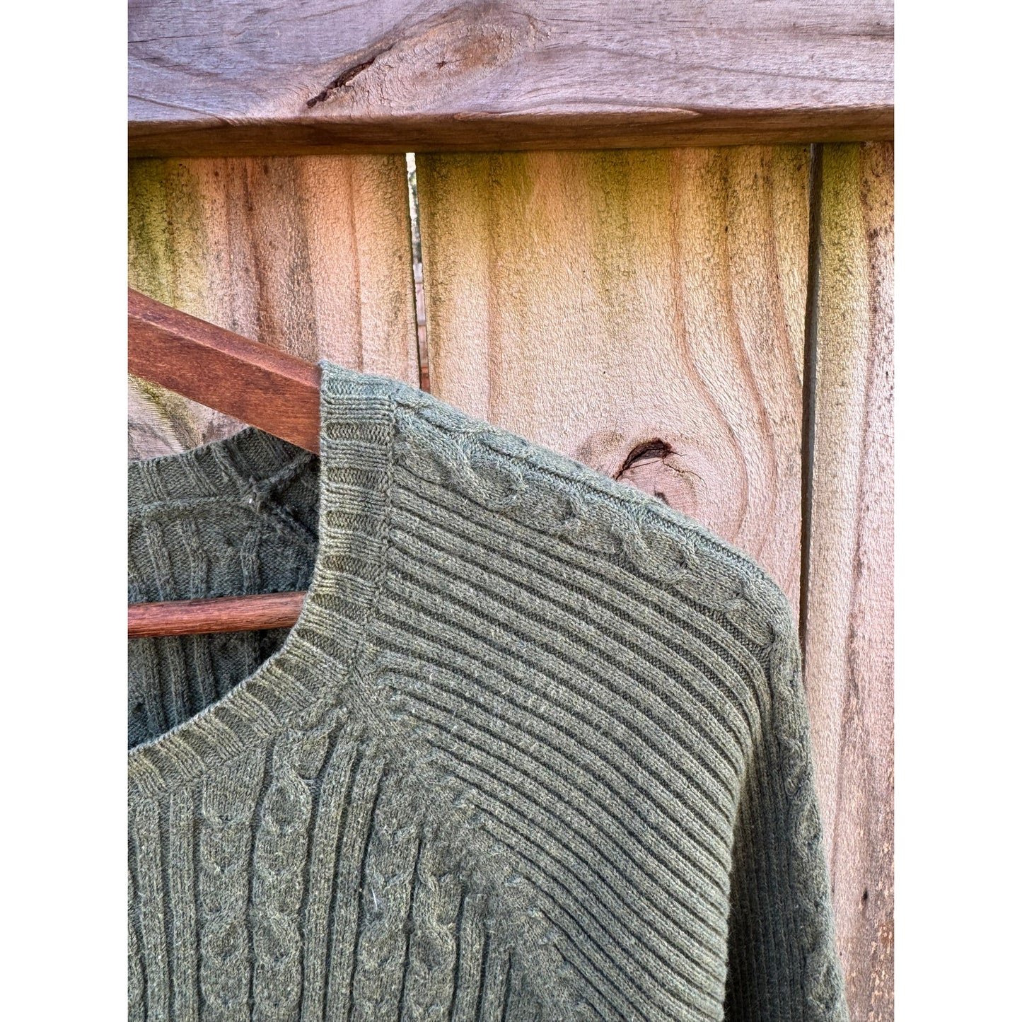 Eddie Bauer Cable Knit Sweater Olive Green – Cotton Blend, Ribbed Trim, Classic Outdoors, Fitted Crewneck