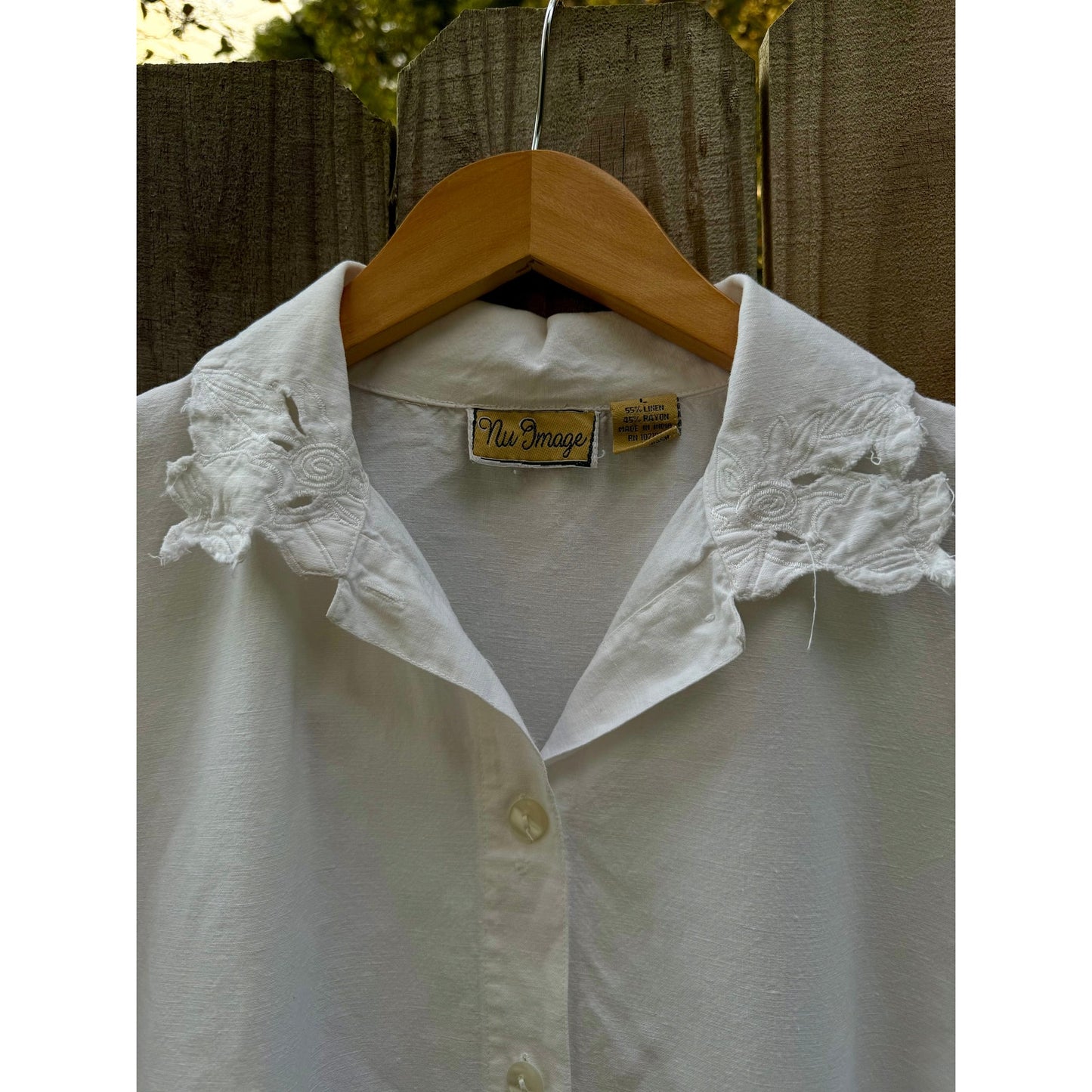 VINTAGE EMBROIDERED BUTTON-DOWN BLOUSE — WHITE