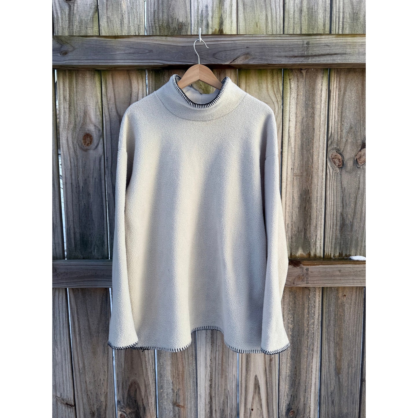 MWG Canada Fleece Mock Neck Pullover Cream Contrast Stitch – XL