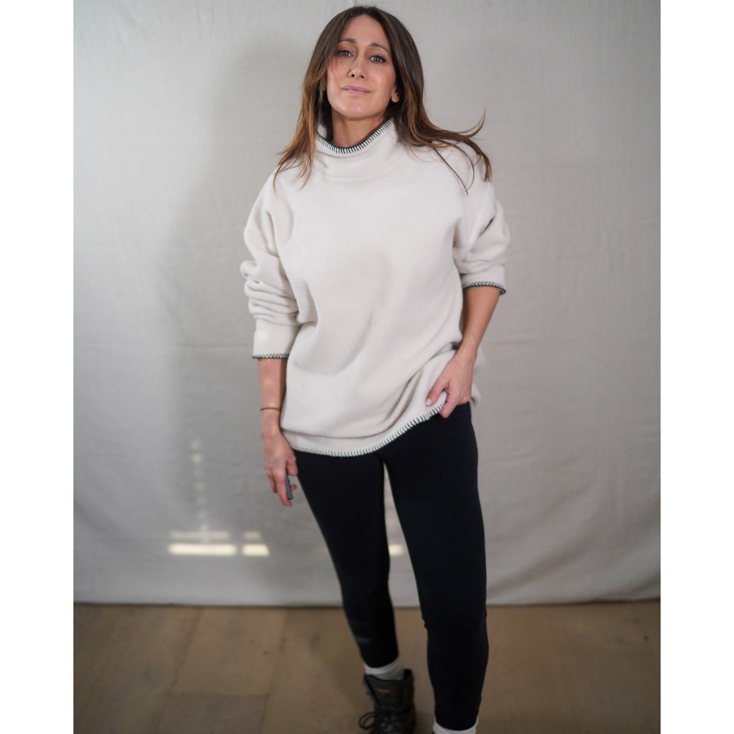 MWG Canada Fleece Mock Neck Pullover Cream Contrast Stitch – XL