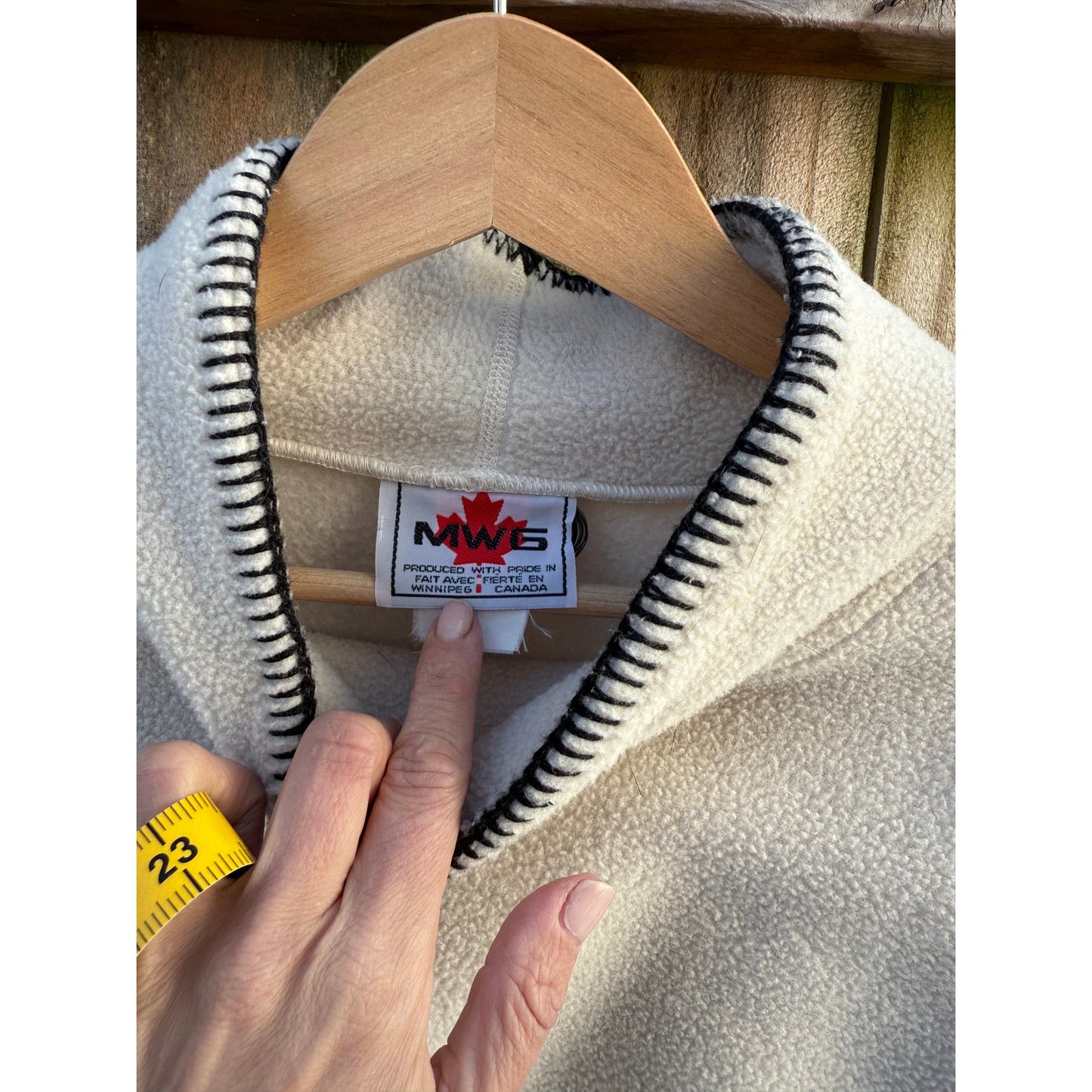 MWG Canada Fleece Mock Neck Pullover Cream Contrast Stitch – XL